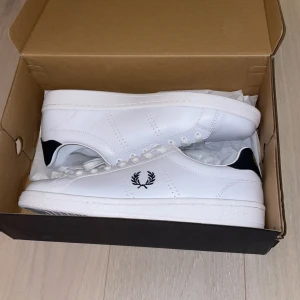 Fred Perry skor - Aldrig använda, helt nyskick, köpte för stor storlek.