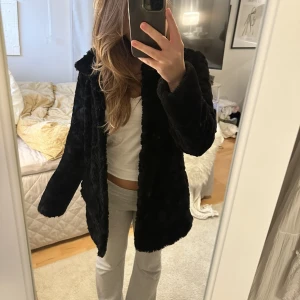Jacka - Snygg fluffig jacka från Chelsea i fint skick 🤗