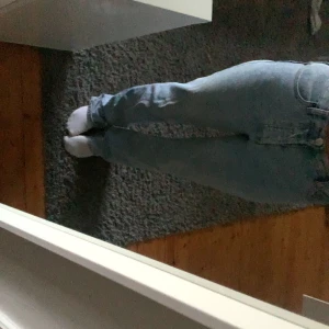 Långa jeans - Superfina jeans från ASOS, de är mellan hög- och mellanhöga i midjan💕 