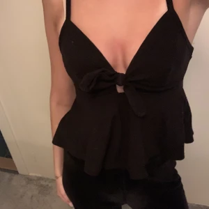 Söt topp - Super söt topp med en rosett i mitten! Nyskick🌸