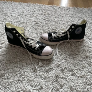 Converse - Hej! Säljer ett par converse. Bra skick. Finns i stockholm