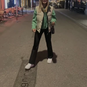 Kostymbyxor  - De trendiga kostymbyxorna från BikBok passar till allt och perfekt till hösten 