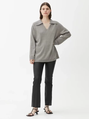 Arket tröja - Arket Polo Collar Cashmere Jumper beige/mullvadsgrå Storlek xs Material Kashmir 72%, ull 28% Använda ca 5 gånger, som ny och Inge nopprig alls. 