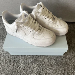 Drake nocta air force - Drake nocta (love you forever) air force, stl 43-44 [10], bra skick använt ett fåtal gånger, inga skador och inte creasade. 