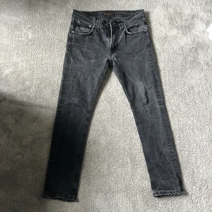Nudie Jeans - Säljer nu mina helt nya Nudie Jeans som jag enbart använt en gång. Storleken är W31L30 och är i nyskick. Nypris: ca 1500kr, Mitt pris: 449kr! Hör av er vid funderingar