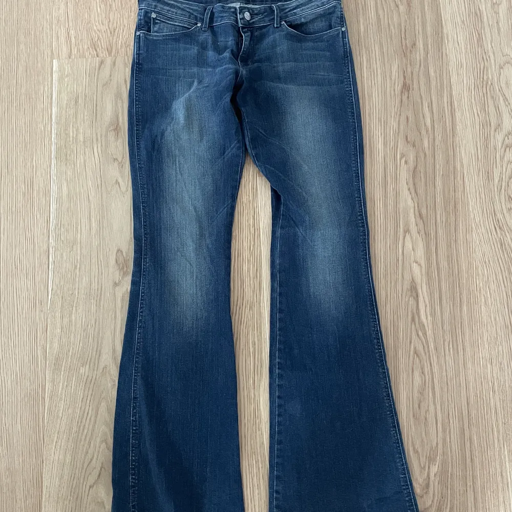 Lågmidjade jeans ifrån wrangler i storlek 28/34, sitter som en 27/32💝. Jeans & Byxor.