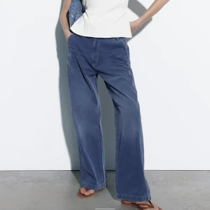 Chinos/byxa - Gööör-snygga (slutsålda) byxor från zara i jättenice material!!! älskar och vill inte göra mig av med men de är för stoooora på mig💔💔 