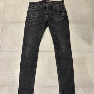 Philipp plein jeans svarta - Strl. 30 helt ok skick, inga returer och frakt ingår ej