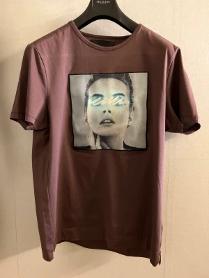 Limitato T-shirt - Snygg Limitato T-shirt i jättebra skick!   Använt sparsamt.  Säljs utan låda!