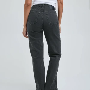 Bikbok jeans  - Jeans från bikbok, Wide leg. Endast använda 2-3 gånger, storlek 27.🩷