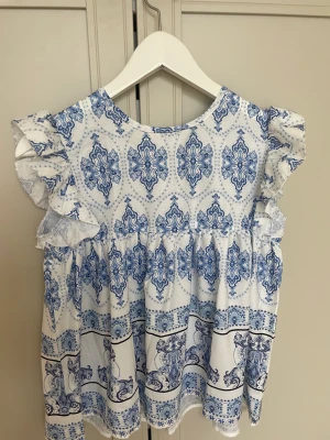 Så topp - Så sött topp, använd fåtal gånger. Storlek 152 men skulle säga att den passar xs/s. Skriv för fler bilder osv💞