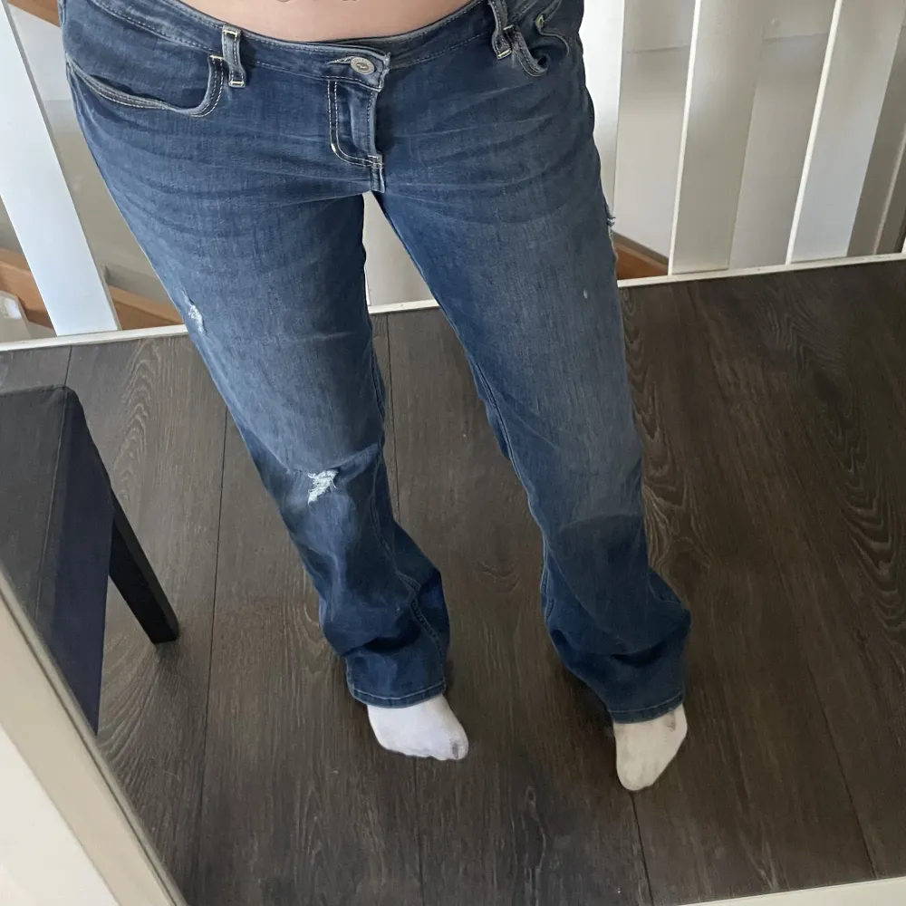 Skit snygga hollister jeans som jag nu säljer då det är för stora för mig💗. Jeans & Byxor.