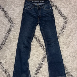 Lågmidjade jeans - Lågmidjade jeans från Zalando. Bara använda ett fåtal gånger. Jätte fina på. Boot cut flare.