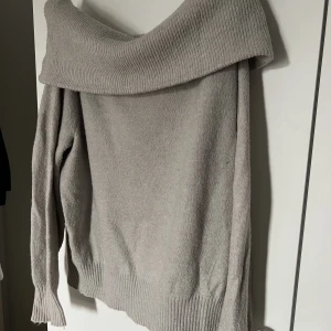 Tjocktröja  - Från hm, off shoulder 