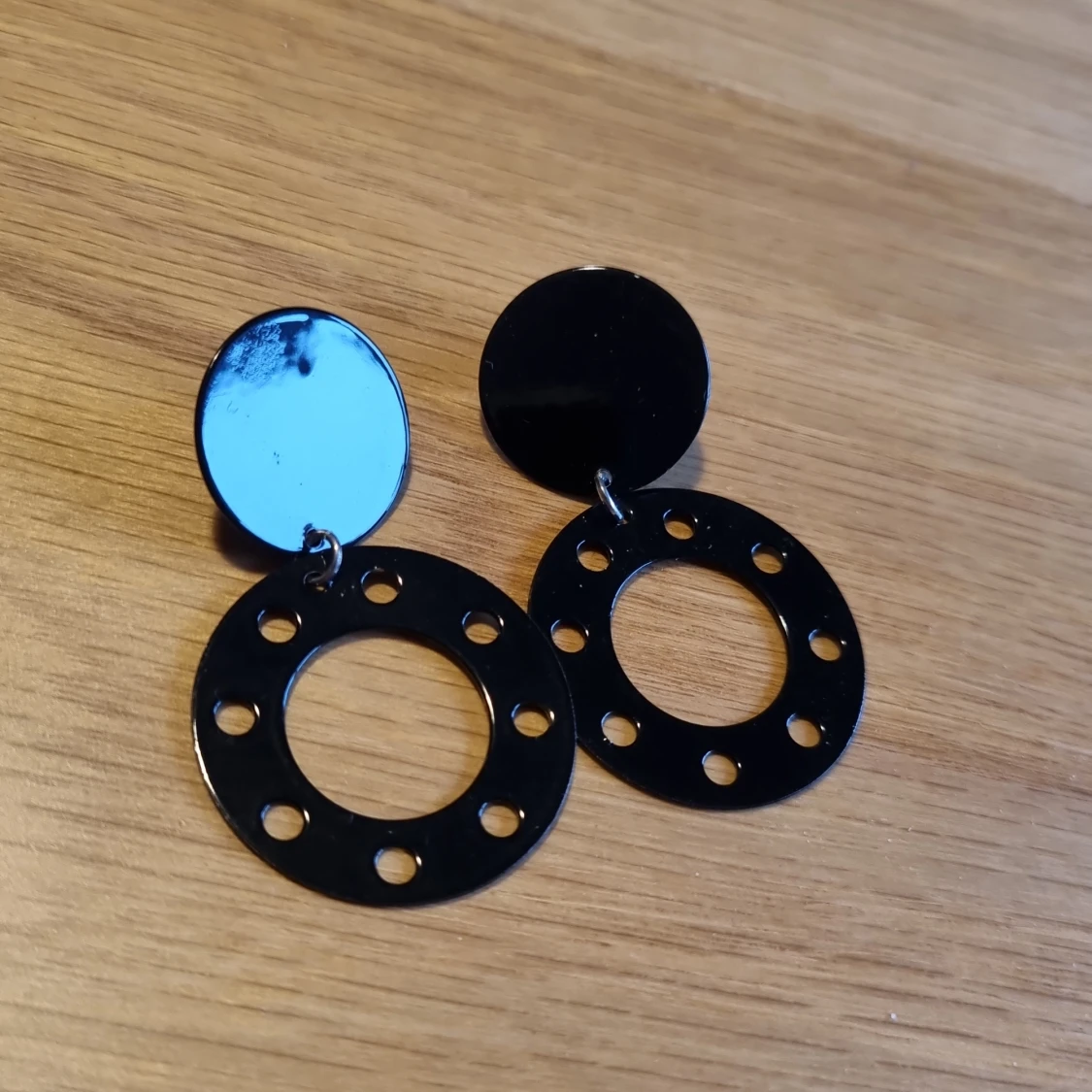 Svarta örhängen retro 