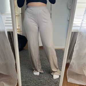 Beiga byxor - Jättesköna byxor från lager 157 