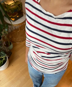 Tröja med korta armar - En tröja från Race Marine, använd få gånger. Står att det är storlek 42 men upplevs som S/M som man kan se på bilderna. 💗 