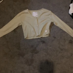 Långärmad tröja - En långärmad tröja i fint skick.Den är från lager 157. 
