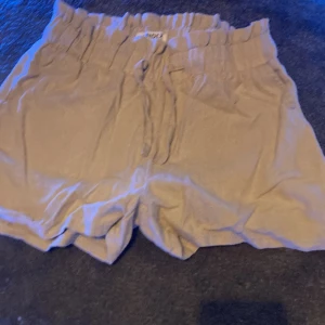 Linne shorts  - Linne shorts aldrig använt precis som nya. Med riktiga fickor