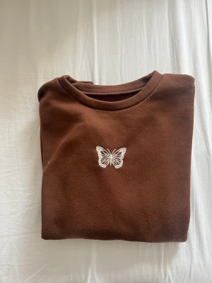 Sweatshirt - Köparen står för frakt 