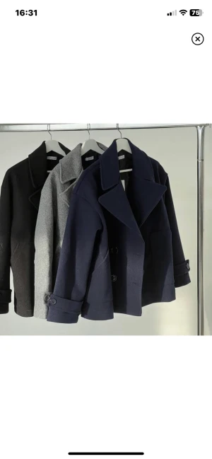 Design by Sí kappa - Säljer denna mycket lika design by sí kappa. Är inte från de märket men är otroligt lika. Passar perfekt nu till hösten. 