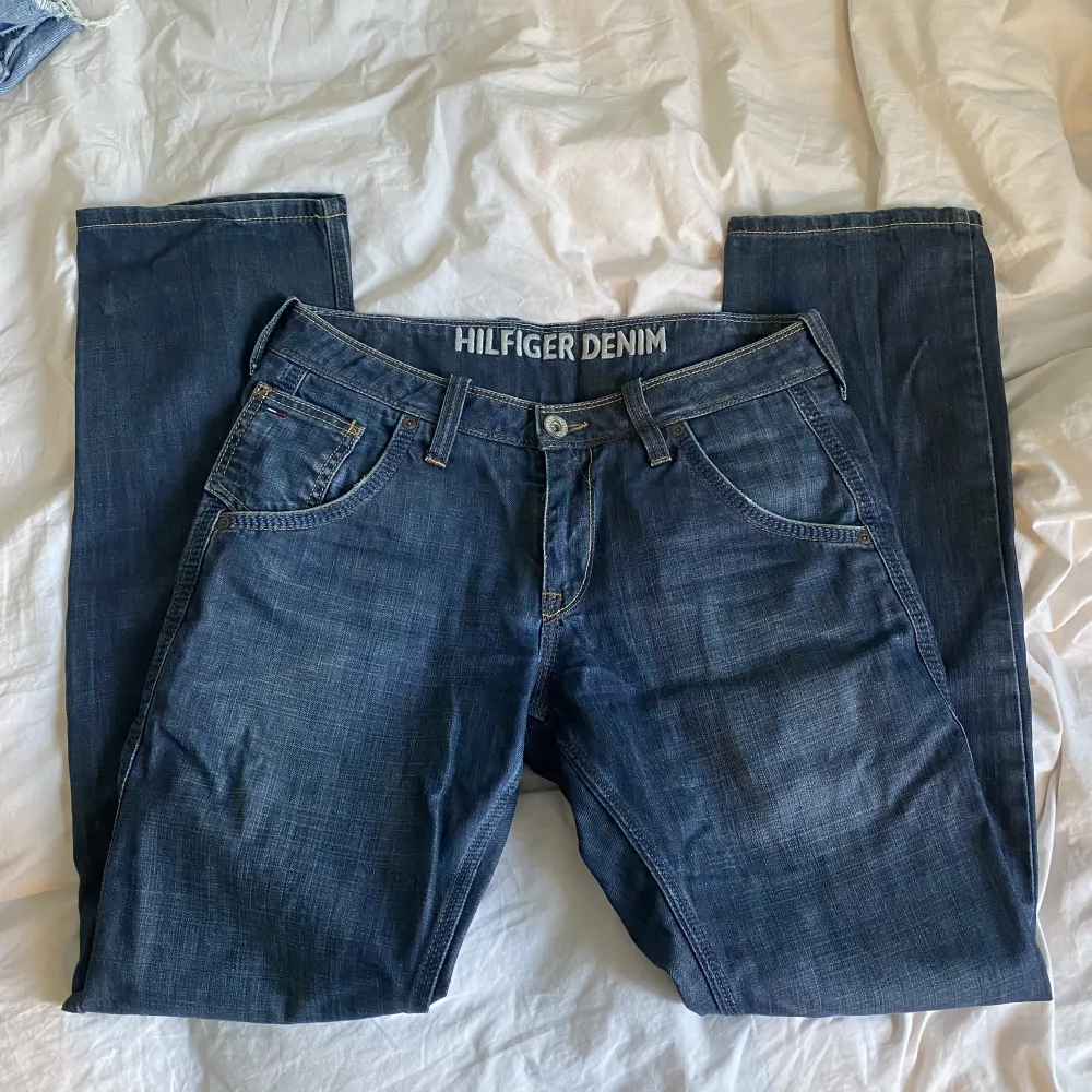 Lågmidjade jeans från Tommy hilfiger🫶🏼. Farkut & Housut.