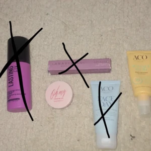 Massa beauty - Maybeline setting spray är 50 kr aco dag kräm är 45 kr aco solkräm är 35 kr blushet är 20 kr och Anastasia lip stain är 70 kr. Priserna kan vi diskutera. 