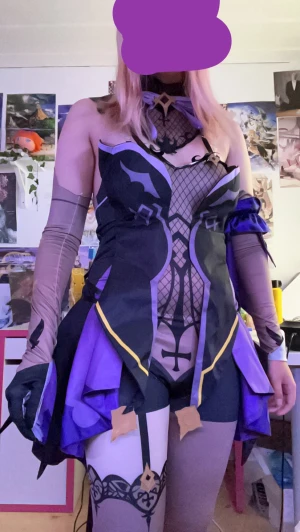 Fischl cosplay (Ingen peruk) - Köpt för nästan ett år sen. Använd typ 5 gånger. Typ mer som en medium?? (Brukar ha medium annars) Dm om du har någon fråga eller nåt!