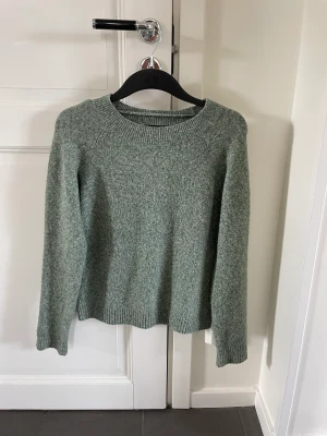Stickad tröja från Vero Moda - Super fin stickad tröja från vero Moda i stl S. Använd fåtal gånger! 