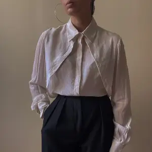 Beautiful Alexander McQueen silk blouse in Cream color  100% silk blouse with overlap detail  Made in Italy  Discreet button down top with long cuff details.   Excellent condition  Model is 160cm (5”3) and generally fits XS/S.