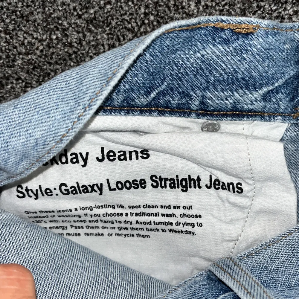 Säljer mina weekday galaxy jeans som är använda 1-2gånger, säljer pga de va för långa för mig. Storleken är w29,l30 men passar defenetivt dig som bär w31,l32. Hör av er om ni har fler funderingar . Jeans & Byxor.