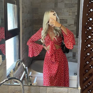 Adoore klänning - Storlek 34, använd ett fåtal gånger. Nypris 1495kr. 