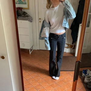 Jeans - Säljer mina jätte fina jeans från hm som är slutsålda nu.