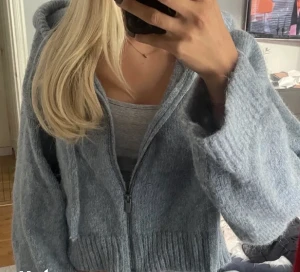 Blå zara kofta - Ny pris c.a 500kr. Storlek XS-S. Kontakta privat för flera bilder🩷🩷