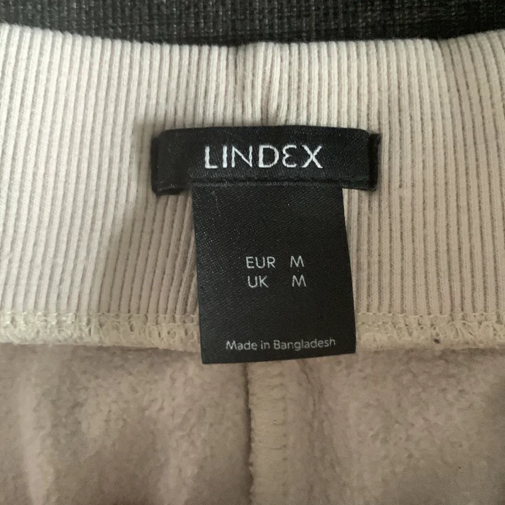 Snygga, sköna byxor från Lindex i storlek M.. Jeans & Byxor.