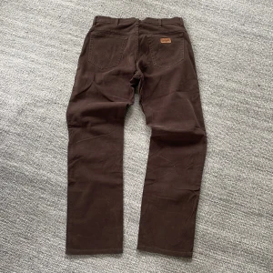Wrangler vintage - Vintage jeans från wrangler i size 33/32! Schysst fit och snygg brun färg 
