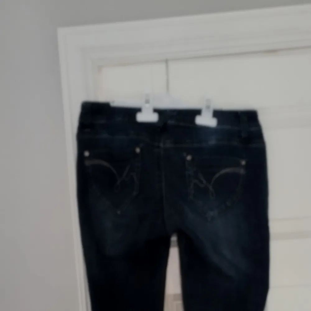 Low waist Bootcut Jeans med snygga fickor i mycket gott skick! Midja 36 cm Ytterben 97 cm Innerben 75 cm. Jeans & Byxor.