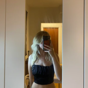 Svart topp  - Jättefin svart topp som tyvärr inte används längre.