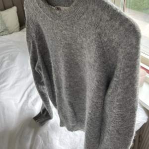 grå stickad tröja från zara 🩶