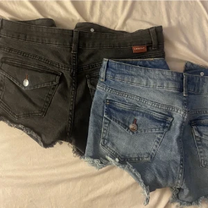 Hm shorts  - Lågmidjade hm shorts som endast är använda 1 gång🥰jättecoola fickor! DE BLÅA ÄR SÅLDA 