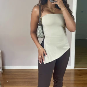 Topp - Superfin helt oanvänd beige topp, storlek Xs/S. 185kr frakt INGÅR