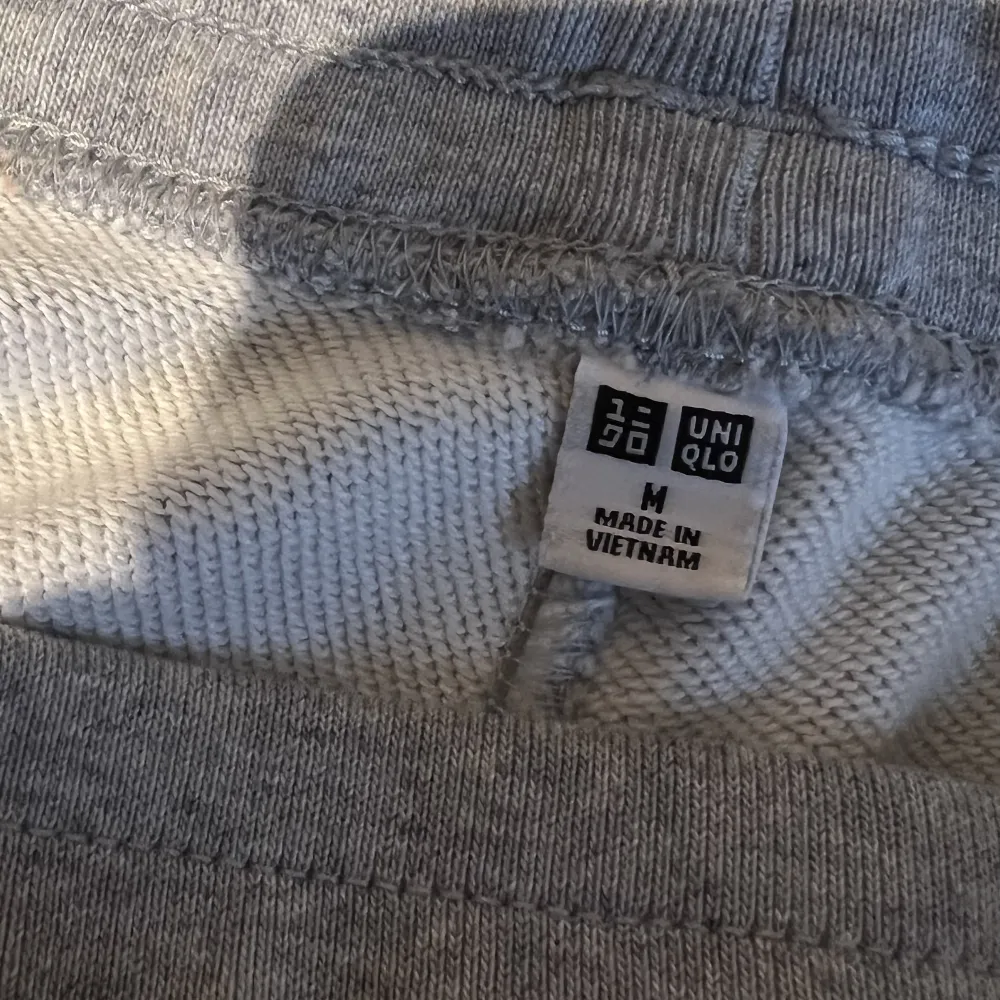 Hej! Säljer nu dessa fina gråa mjukis i storlek S Skick 10/10. Jeans & Byxor.