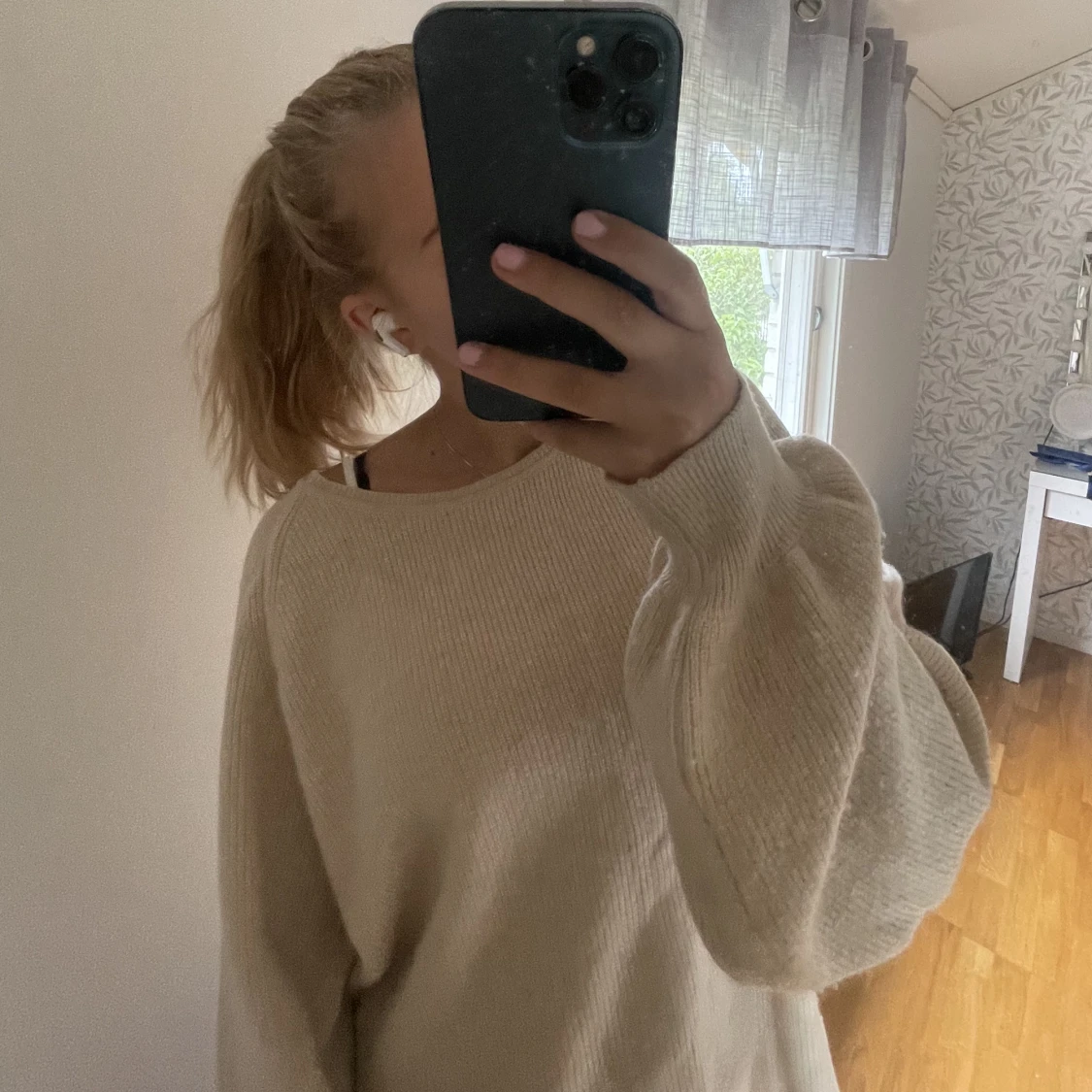 Beige stickad tröja - 90