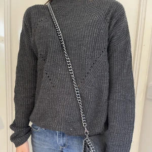 Stickad tröja  - Perfekt och mysig hösttröja 💗 köparen står alltid för frakt💞 sällan använd💗