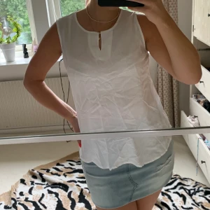 Blus  - Extremt fin blus som passar till allt! Lite skrynklig på bilderna men det är bara att stryka!