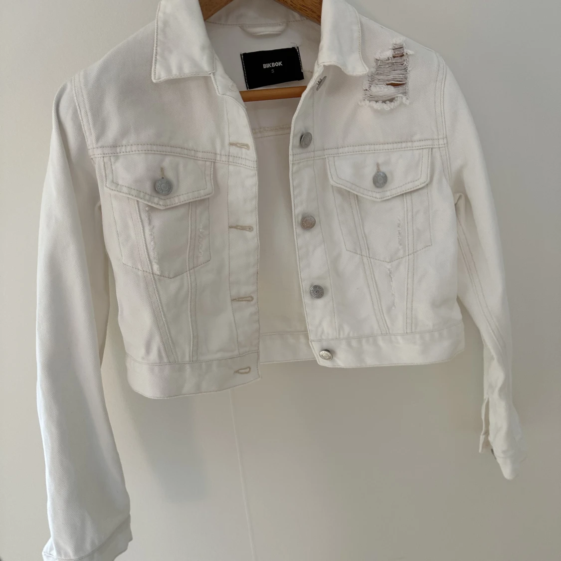 Vit jeansjacka bikbok