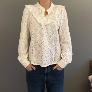 Blus  - Blus från Minus - storlek 34 - jätte fint skick- jag är 171cm - vid frågor eller funderingar är det bara att skriva!