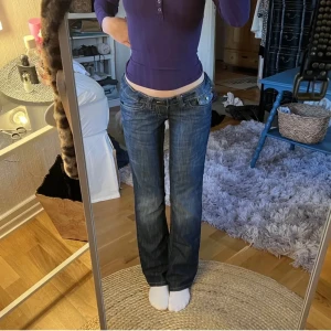 low rise jeans - säljer dessa skitsnygga lågmidjade jeans då de inte passar mig 💕 (bilder är lånade , kom privat för egna bilder)