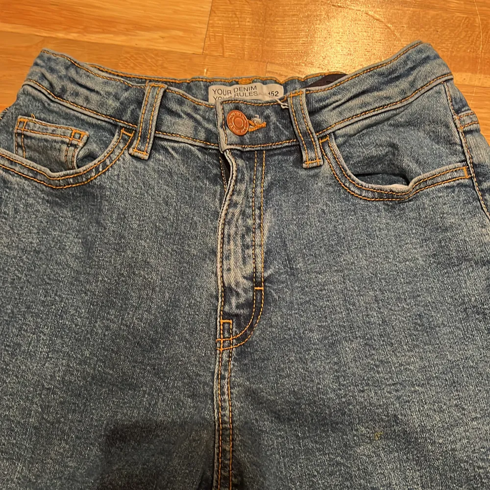 Sköna jeans och säljer för att de inte passar längre.. Jeans & Byxor.