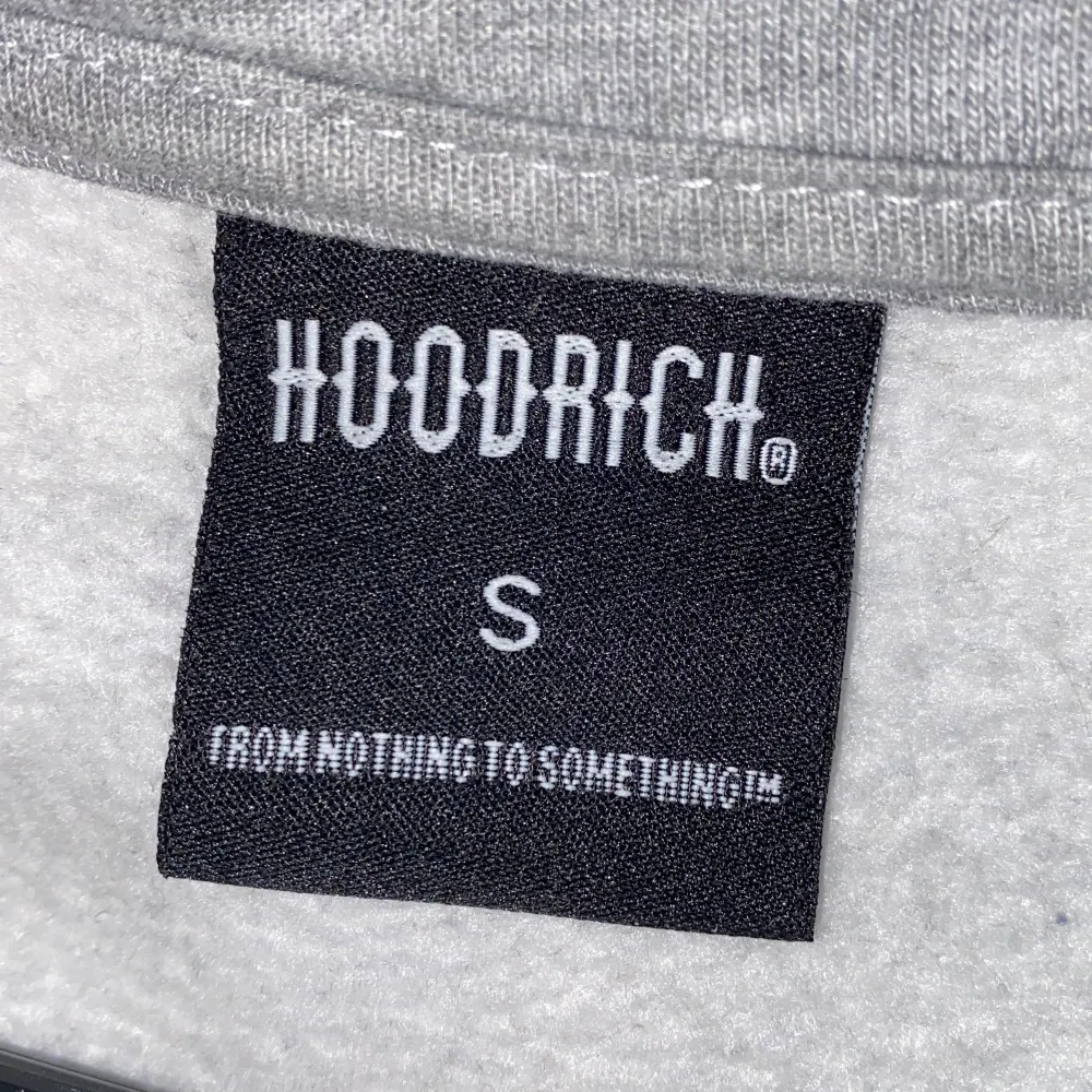 Hej säljer min hoodrich hoodie nu i storlek Small bra skick inte mycket använd om ni har mer frågor så är det bara att skriva till mig eller för fler bilder. . Hoodies.